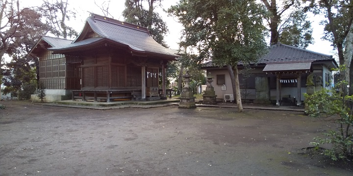 虎狛神社の境内