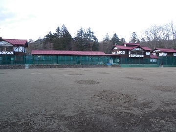 軽井沢会テニスコート（伝統のクレイコート）